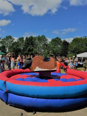 <h1>Rodeo Bull, Bouncy Castle & Obstacle Course</h1>