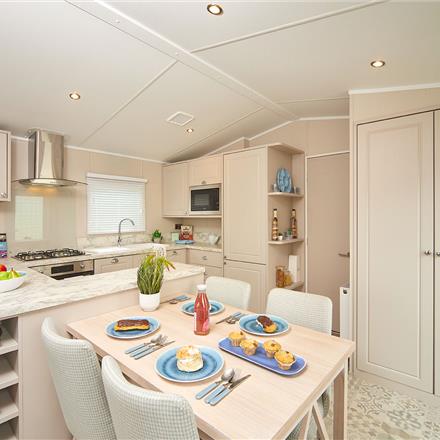 NEW CARNABY LAKEHOUSE LODGE 41X13 2BED